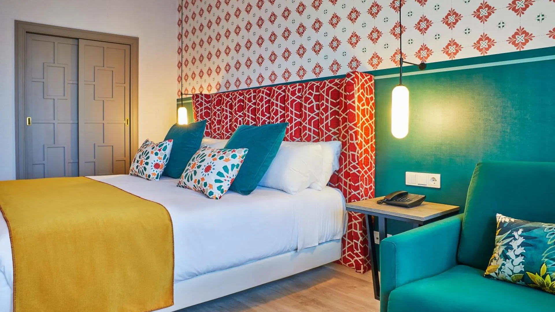 Hesperia Sevilla 4*,  Spanien