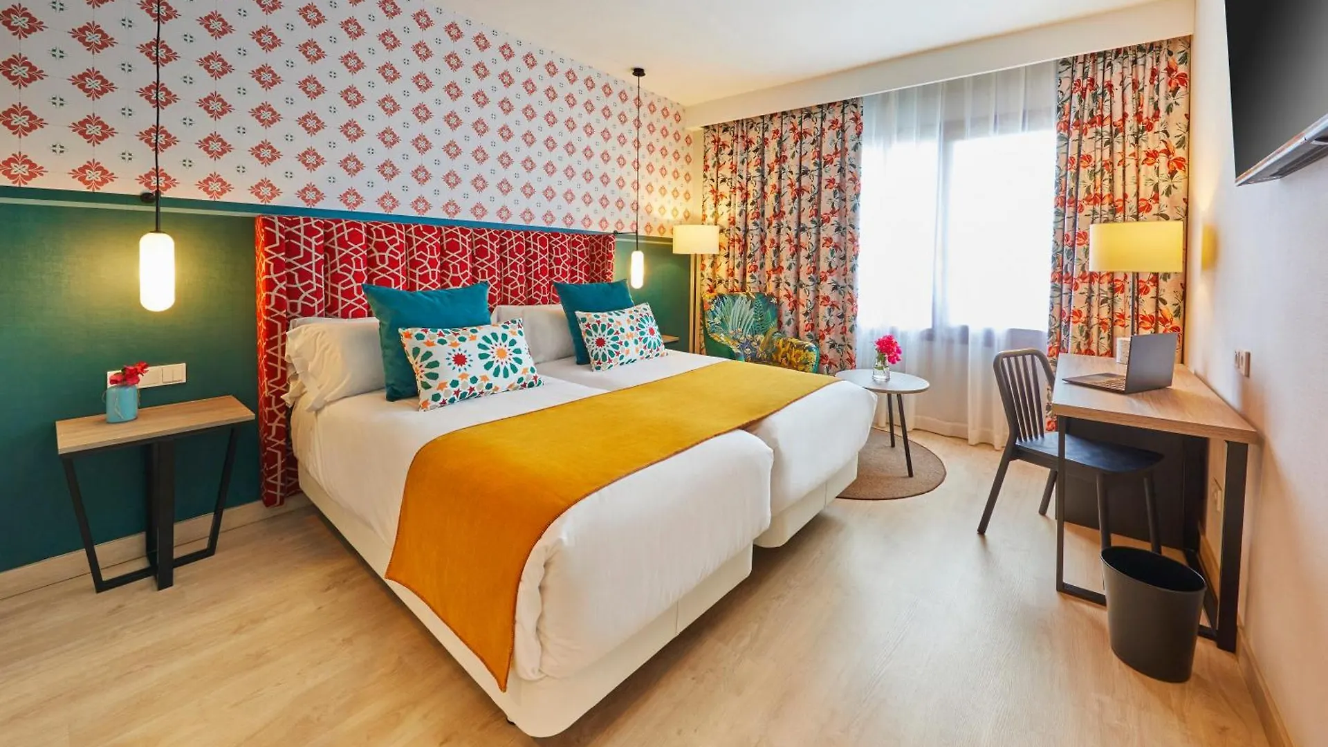 Hesperia Sevilla 4*,  Spanien